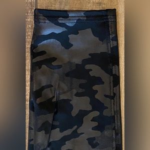 Spanx Faux Leather Leggings - Small Black camo